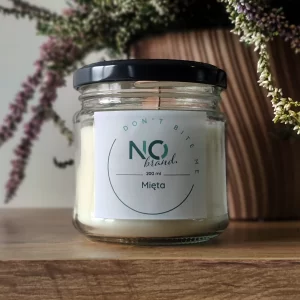 Świeca sojowa "Don't Bite Me" chroni przed owadami i wypełnia przestrzeń naturalnym zapachem, tworząc przyjemną atmosferę w domu i na zewnątrz.